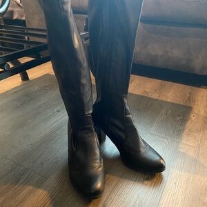 Croft And Barrow size 7.5 ladies boots